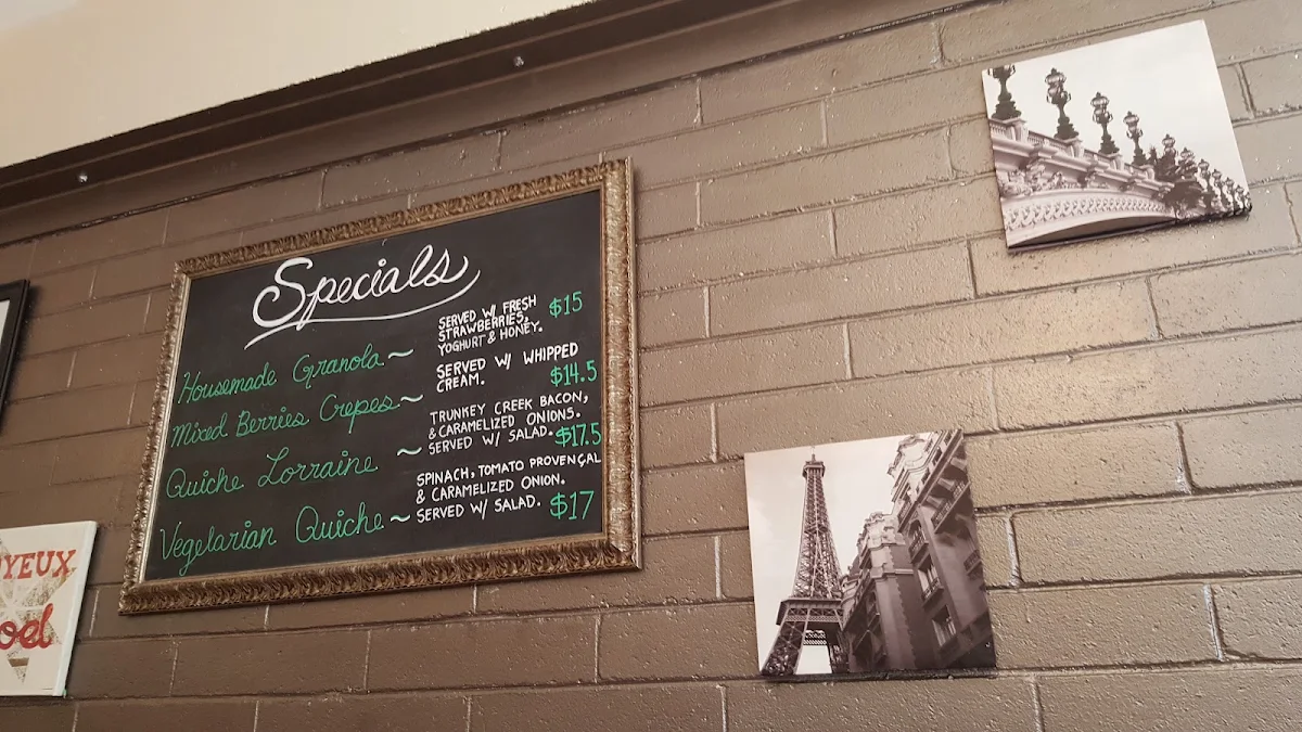 Menu, Little Paris Café