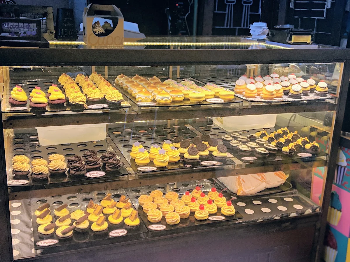 Vibe, Cupcakes on Pitt