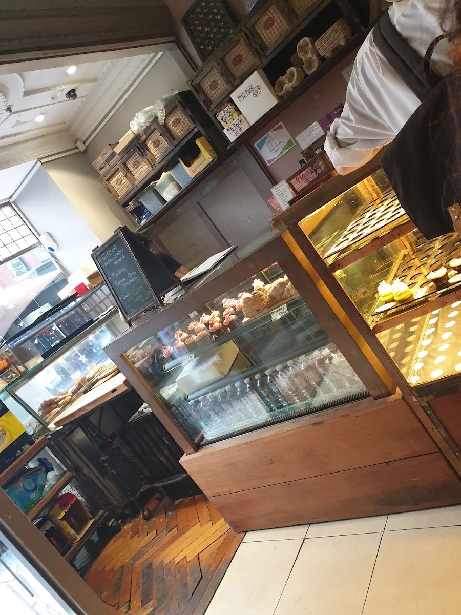 Vibe, Cupcakes on Pitt