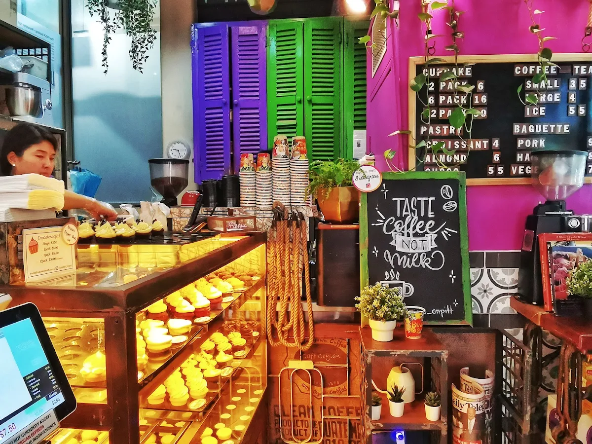 Vibe, Cupcakes on Pitt