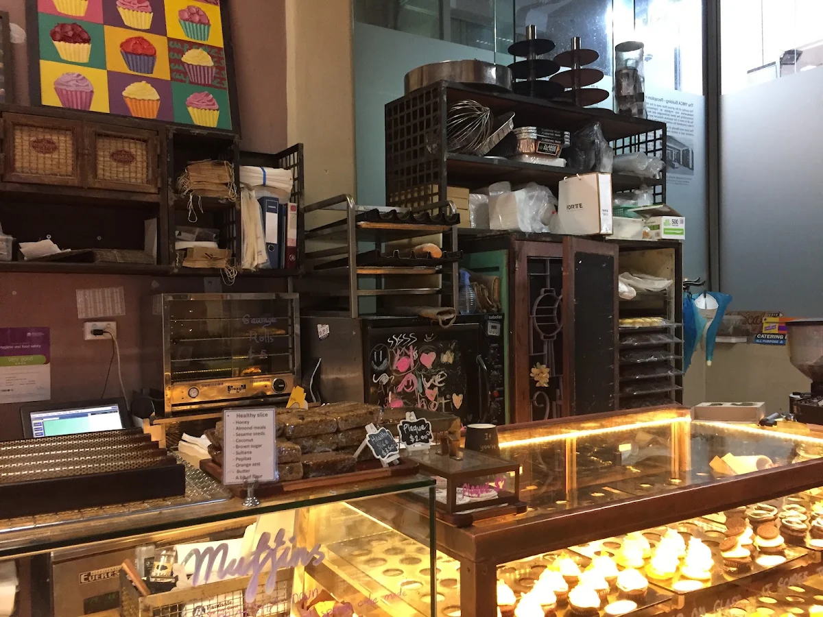 Vibe, Cupcakes on Pitt
