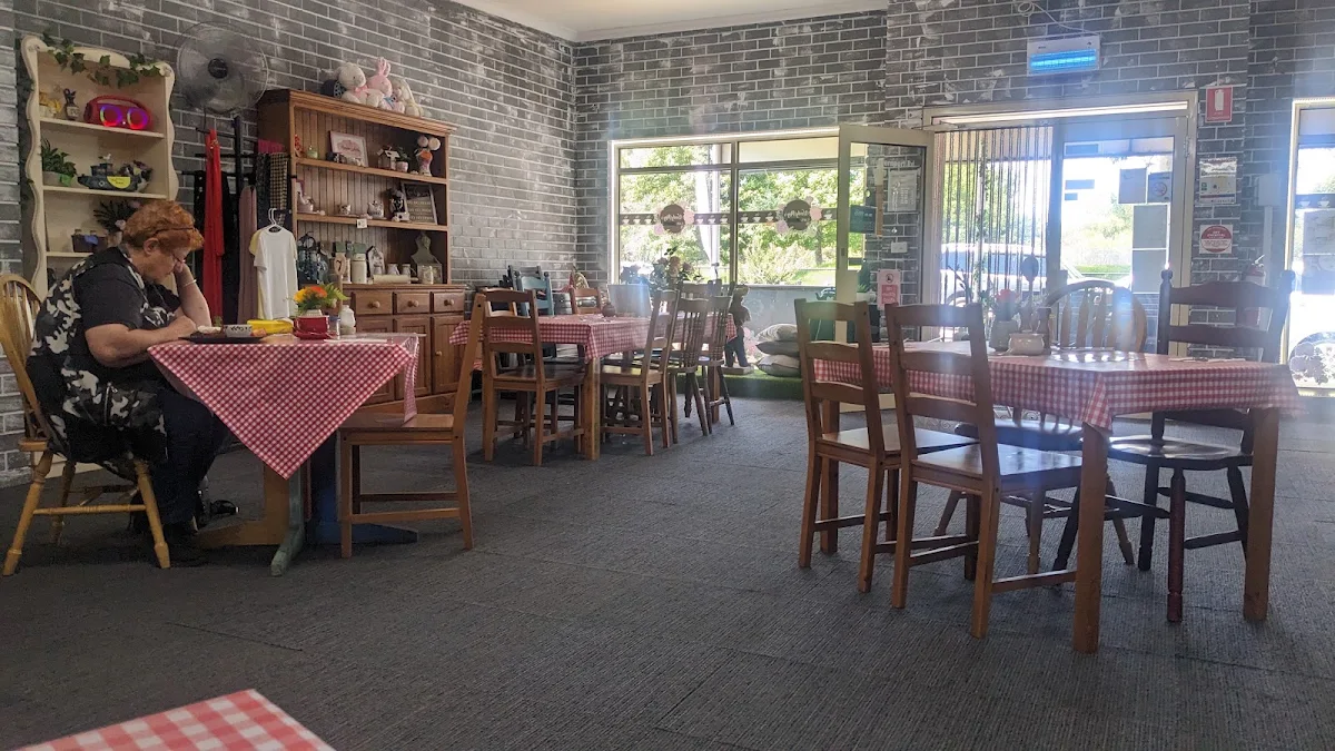 Vibe, Wendy May's Cafe
