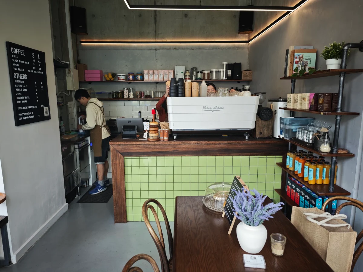 Vibe, Lumen Alley Coffee & Bagels