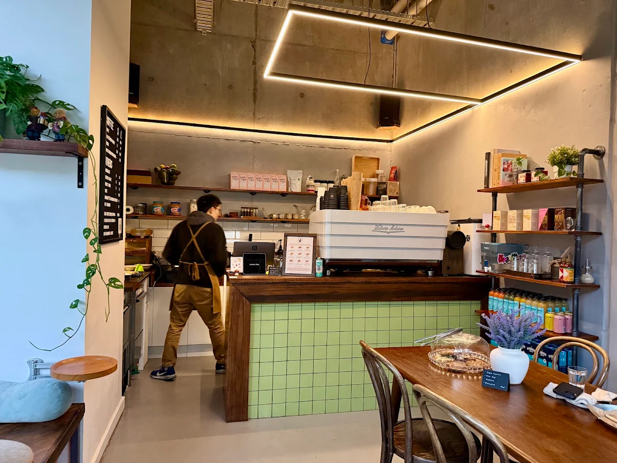 Vibe, Lumen Alley Coffee & Bagels