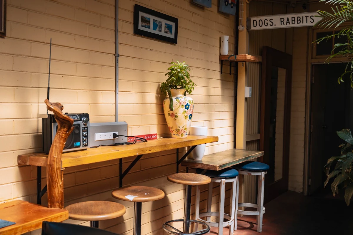 Vibe, The Old Dog Cafe