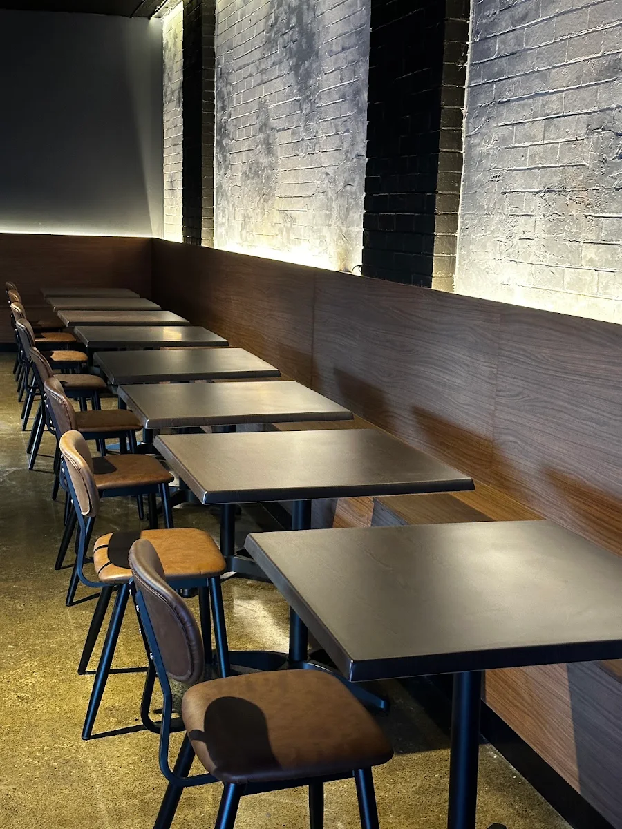 Vibe, Charm Eatery