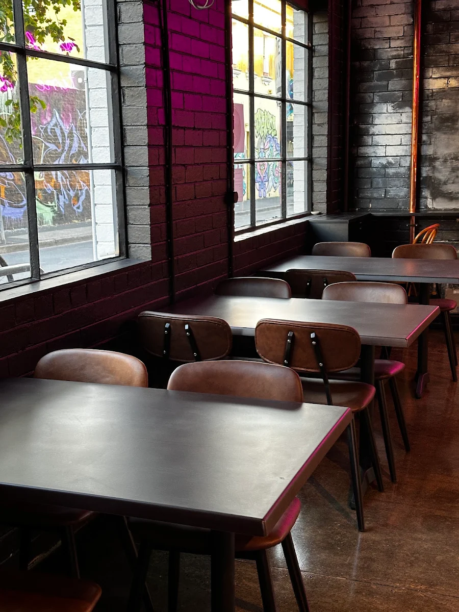Vibe, Charm Eatery