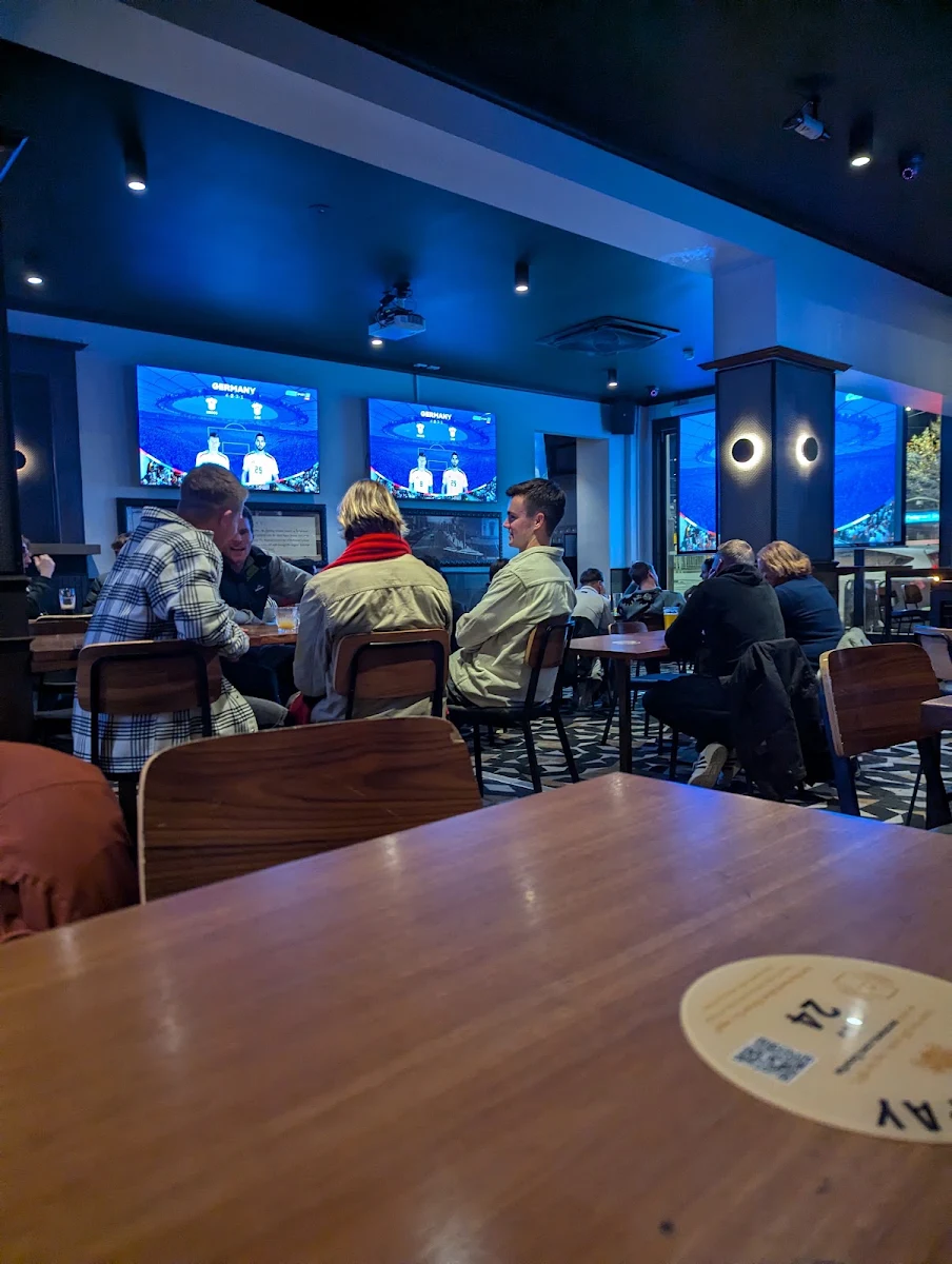 Vibe, Angel Music Bar
