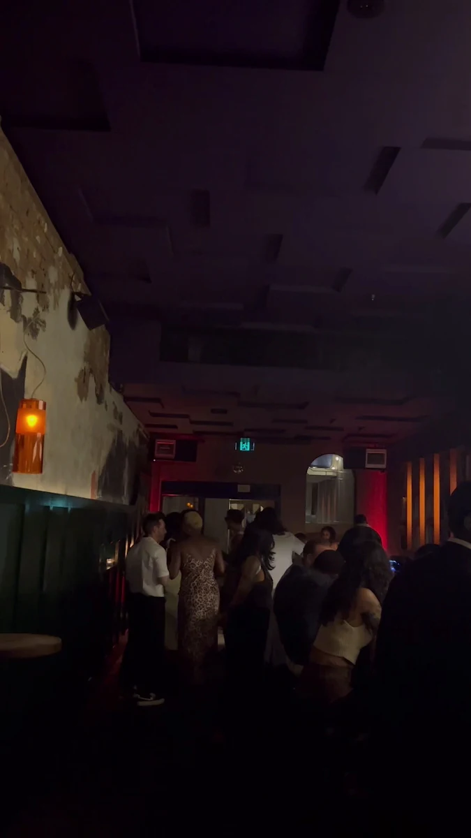Vibe, Angel Music Bar