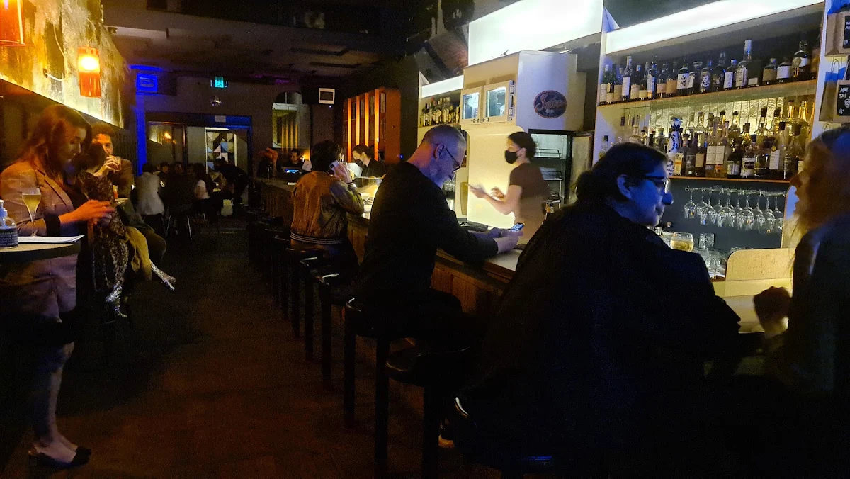 Vibe, Angel Music Bar