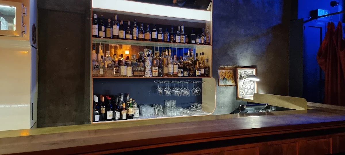 Vibe, Angel Music Bar