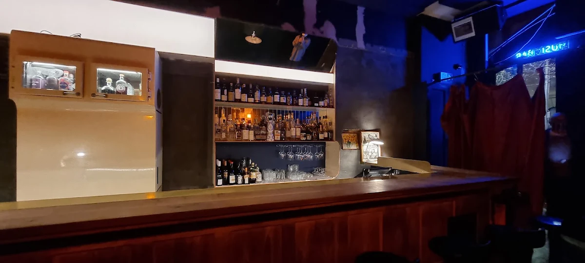 Vibe, Angel Music Bar