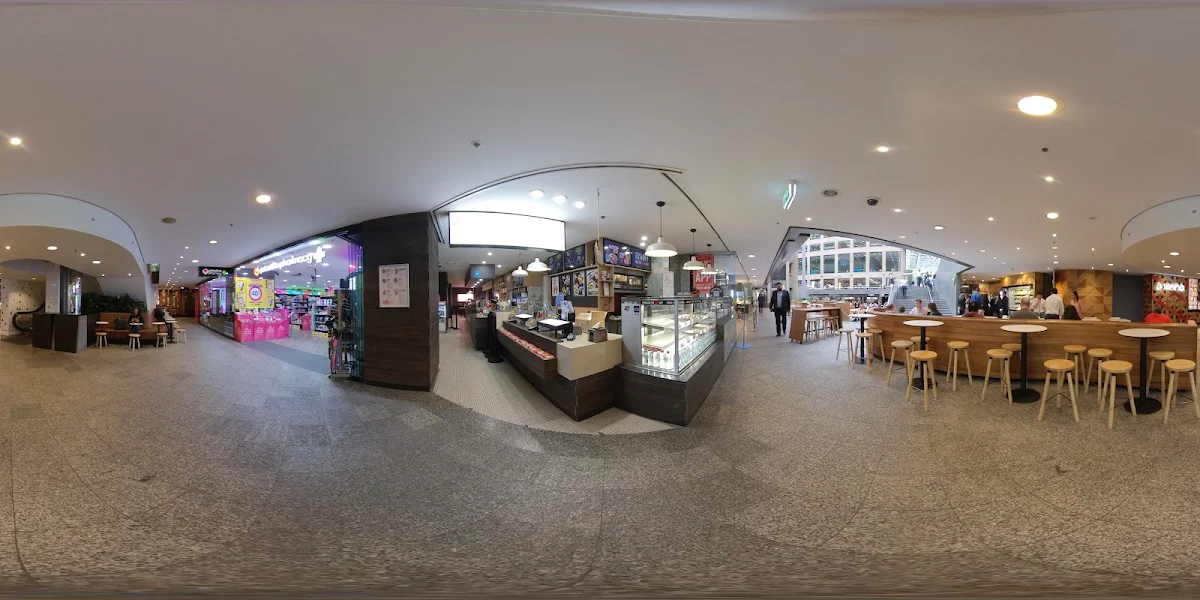 Vibe, Roll'd Collins Place