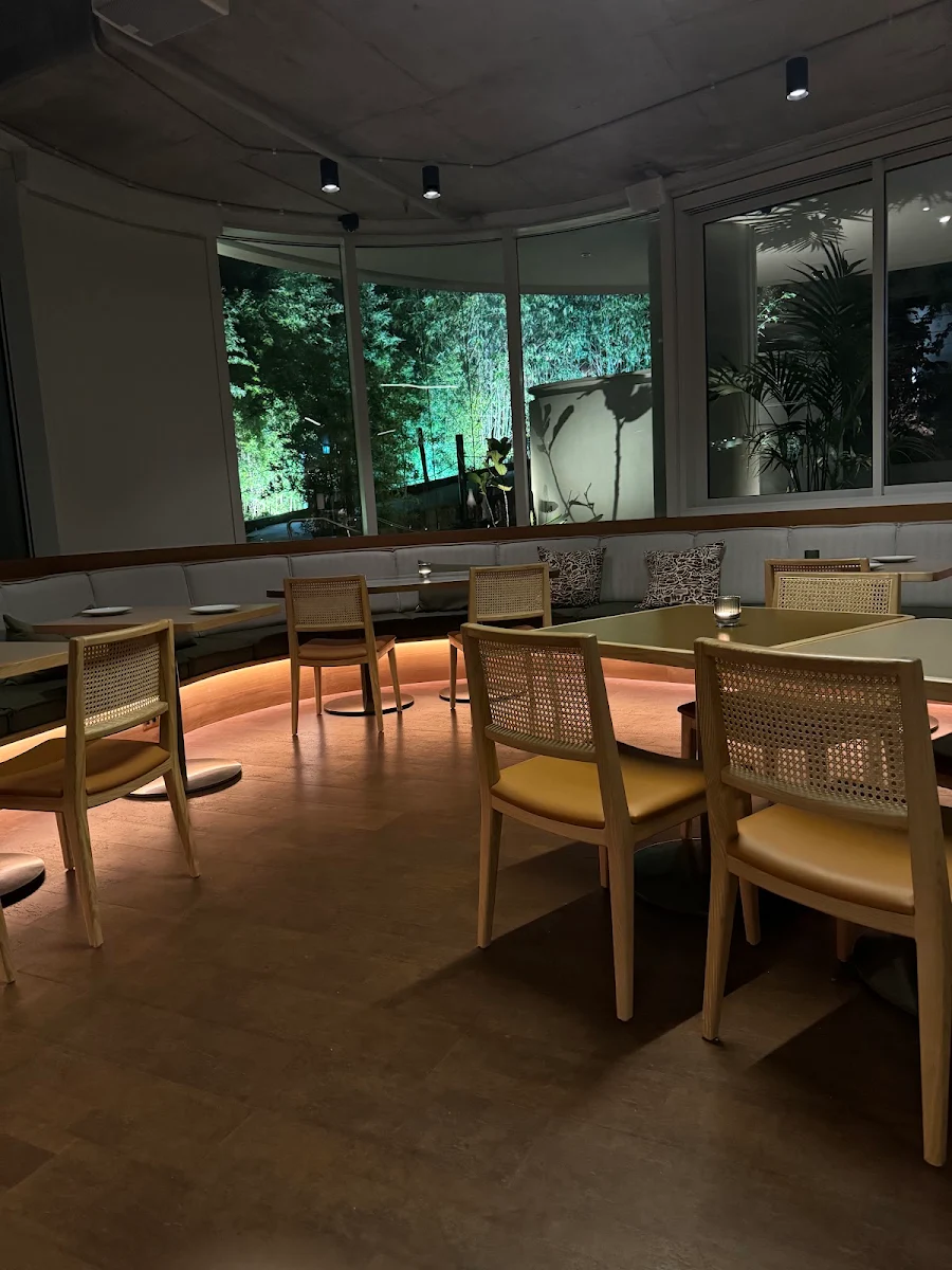 Vibe, Café Loulou