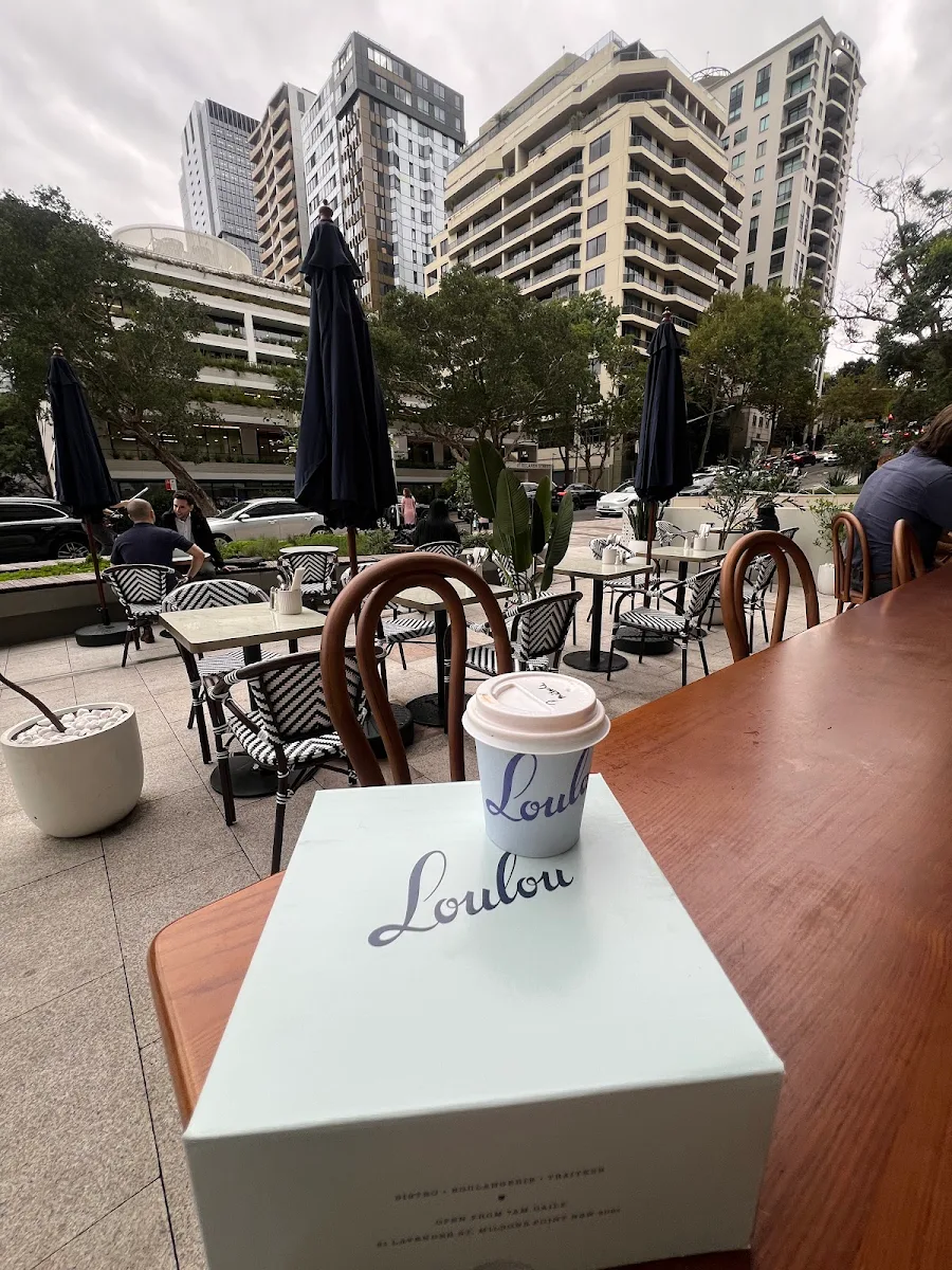 Vibe, Café Loulou