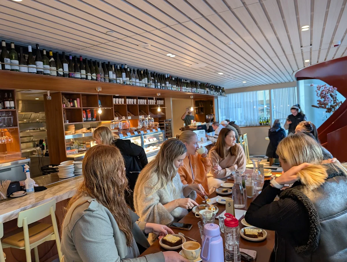 Vibe, Café Loulou