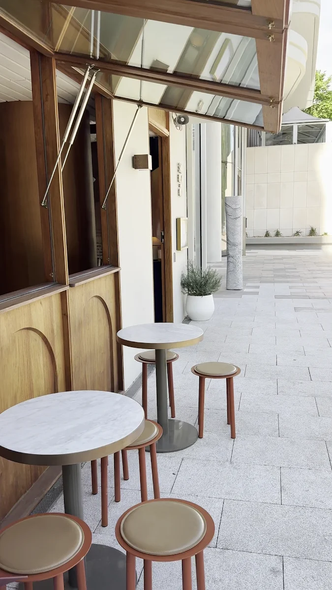 Vibe, Café Loulou