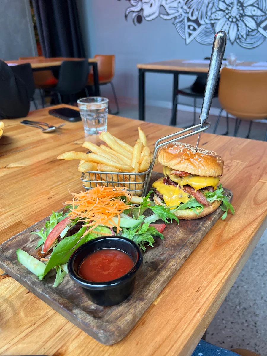 Food & drink, Mr Brooks Stonegrill & Bar