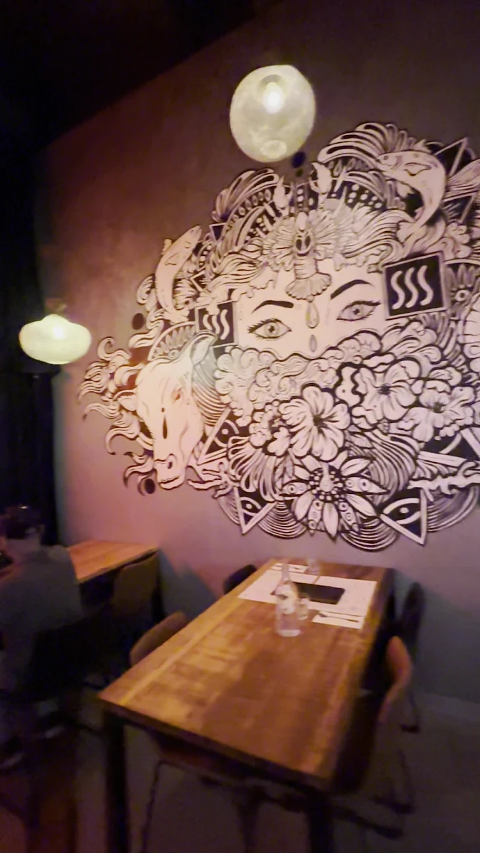Vibe, Mr Brooks Stonegrill & Bar