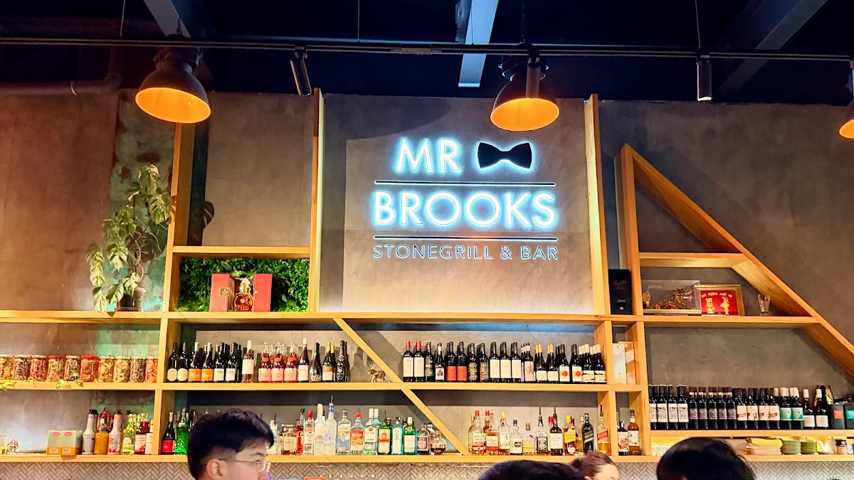 Vibe, Mr Brooks Stonegrill & Bar