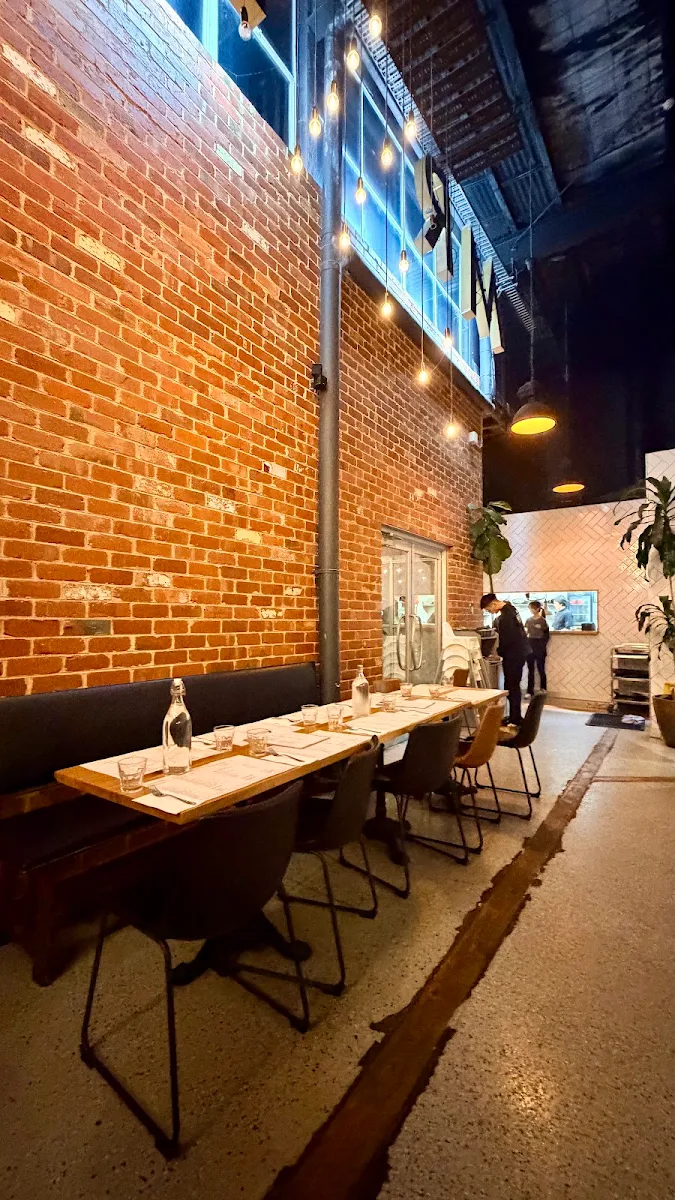Vibe, Mr Brooks Stonegrill & Bar