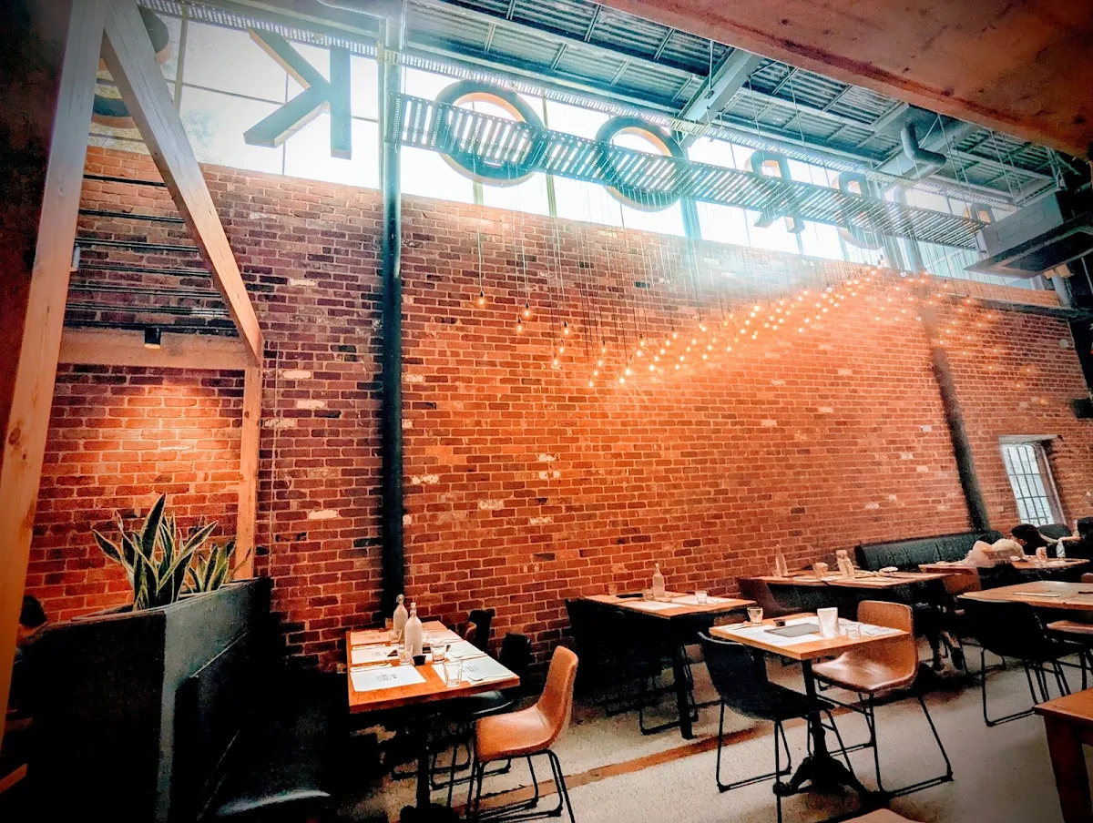Vibe, Mr Brooks Stonegrill & Bar