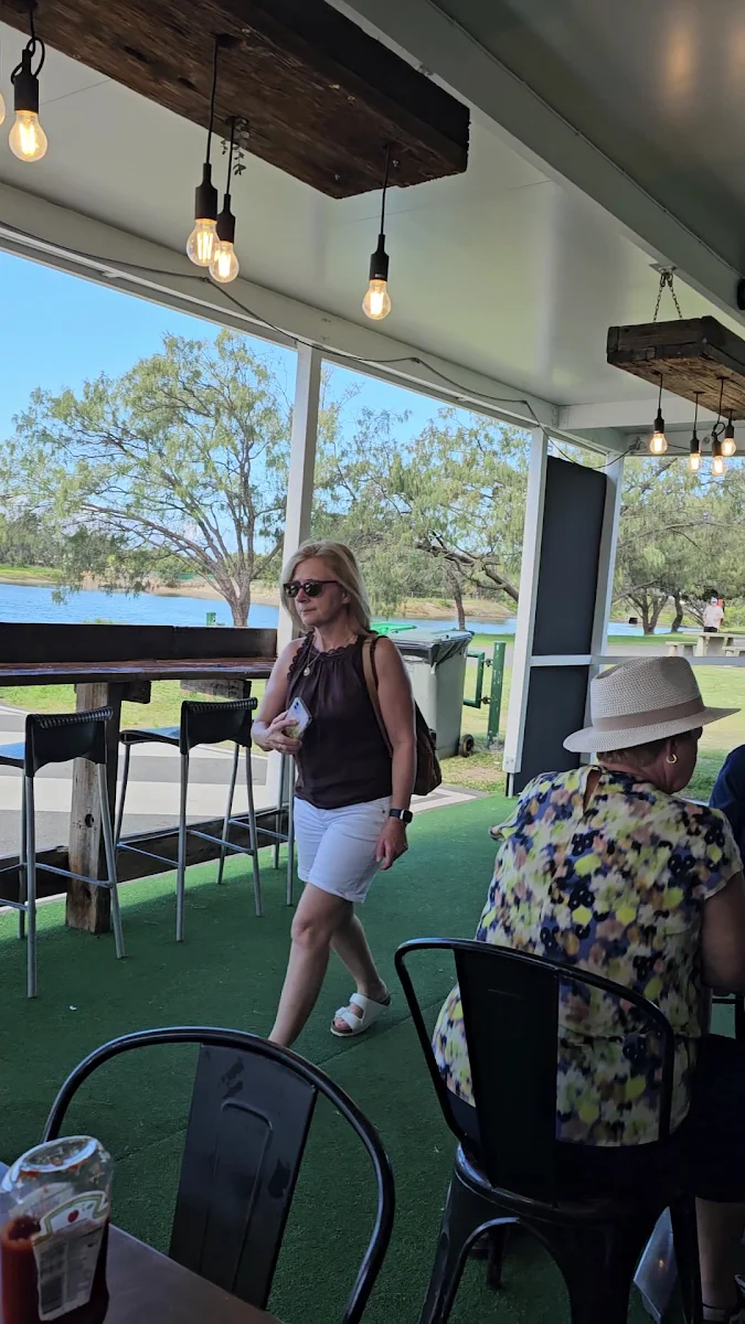 Vibe, Broadwater Cafe