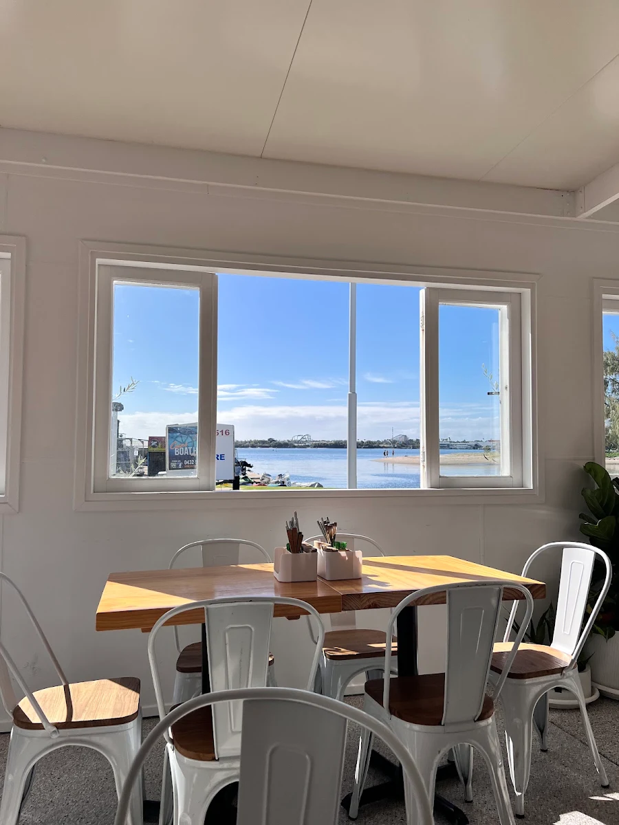 Vibe, Broadwater Cafe