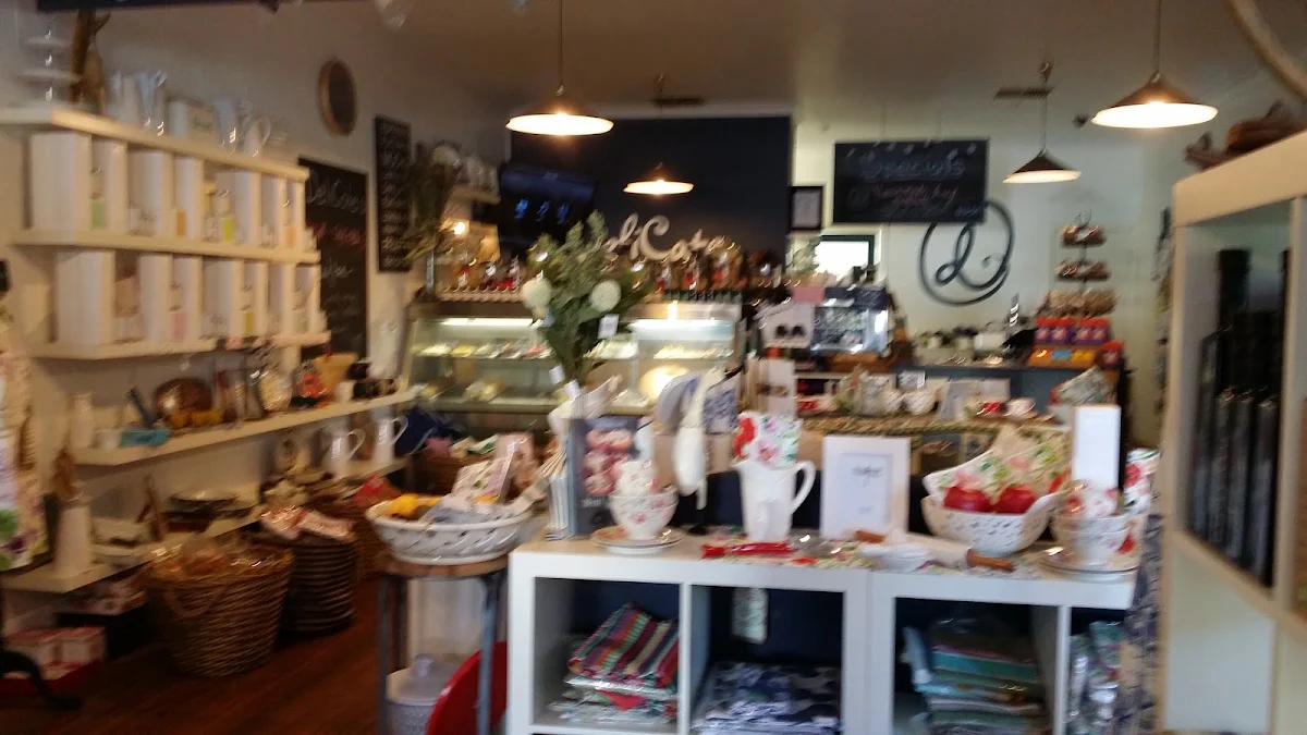 Vibe, DeliCate Cafe