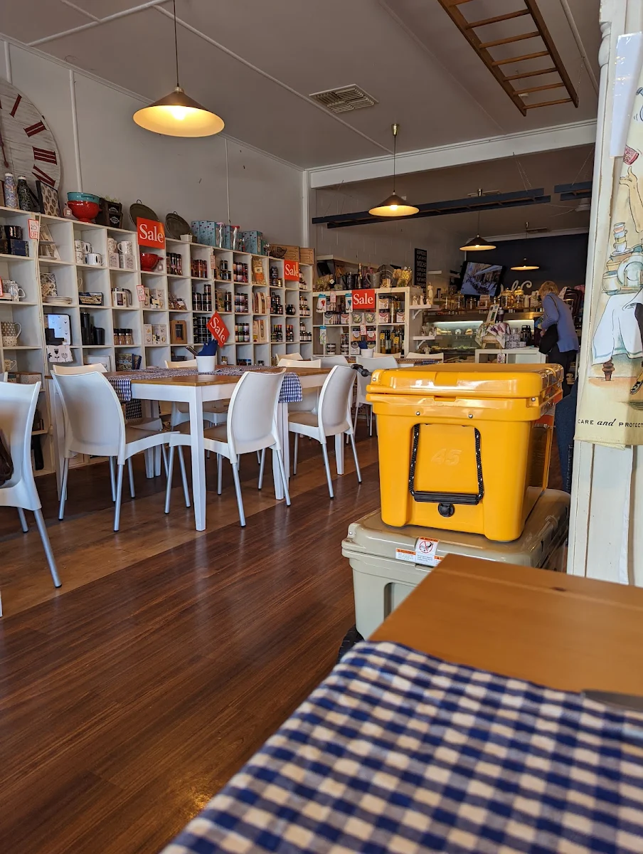 Vibe, DeliCate Cafe