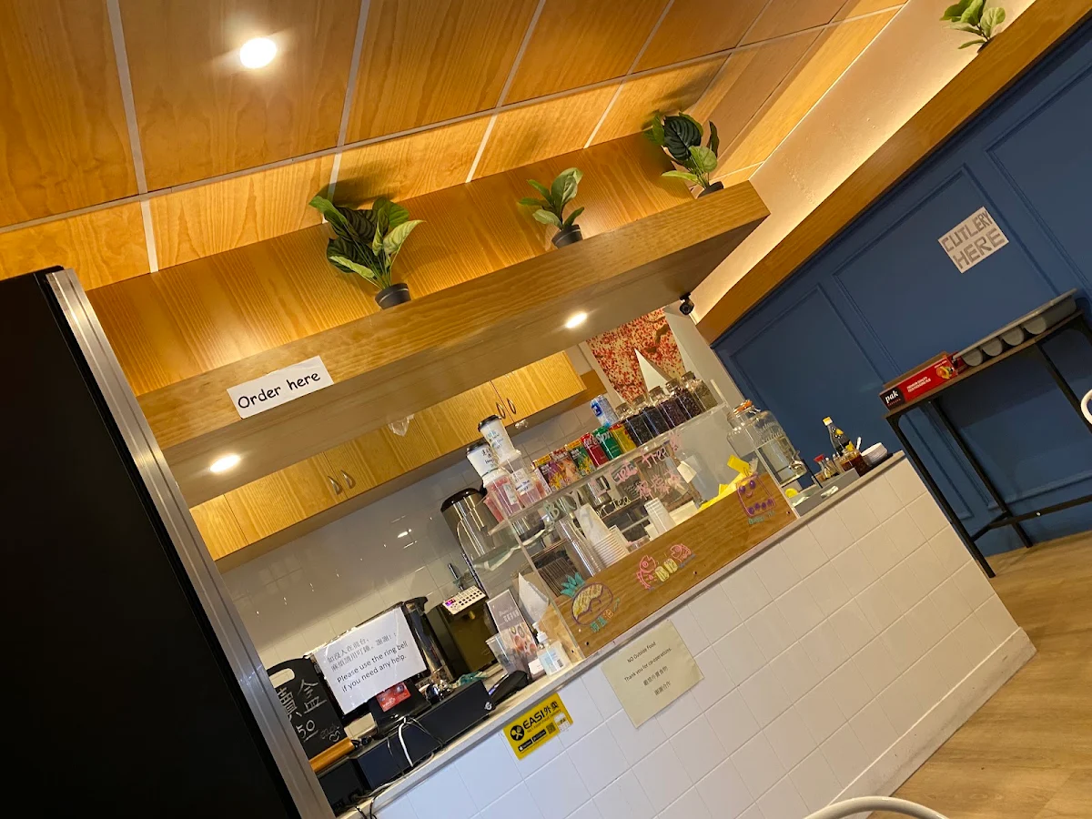 Vibe, Blossomy Cafe