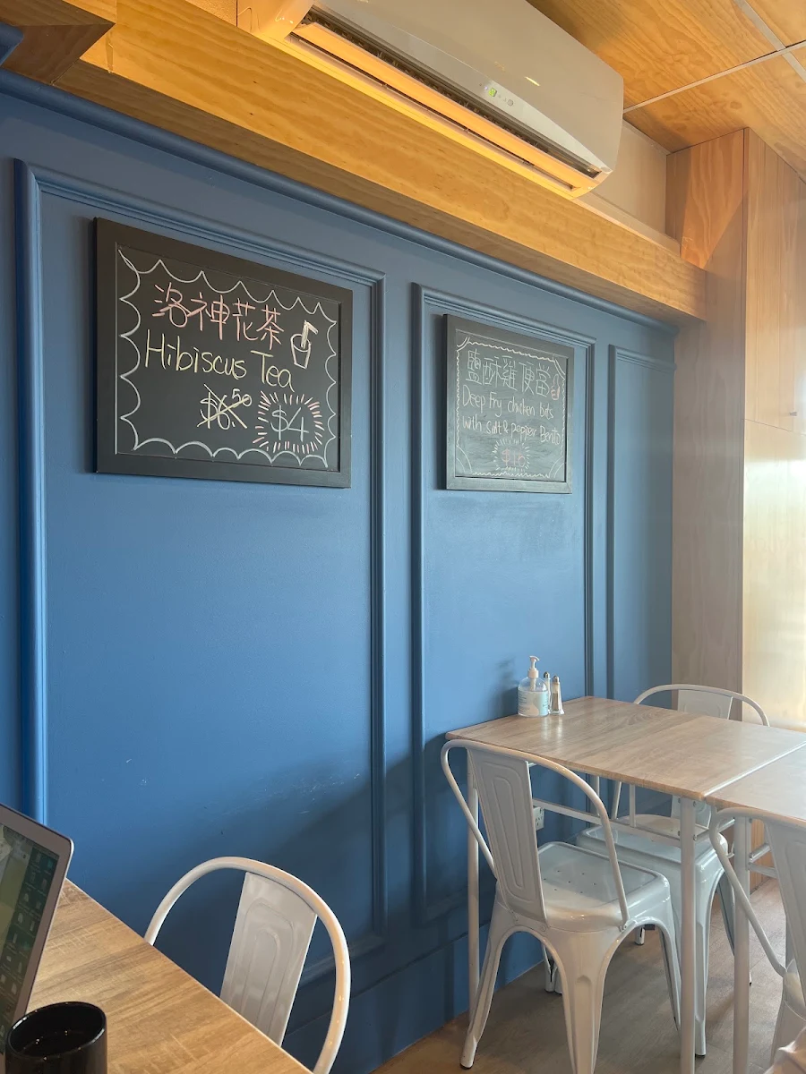 Vibe, Blossomy Cafe