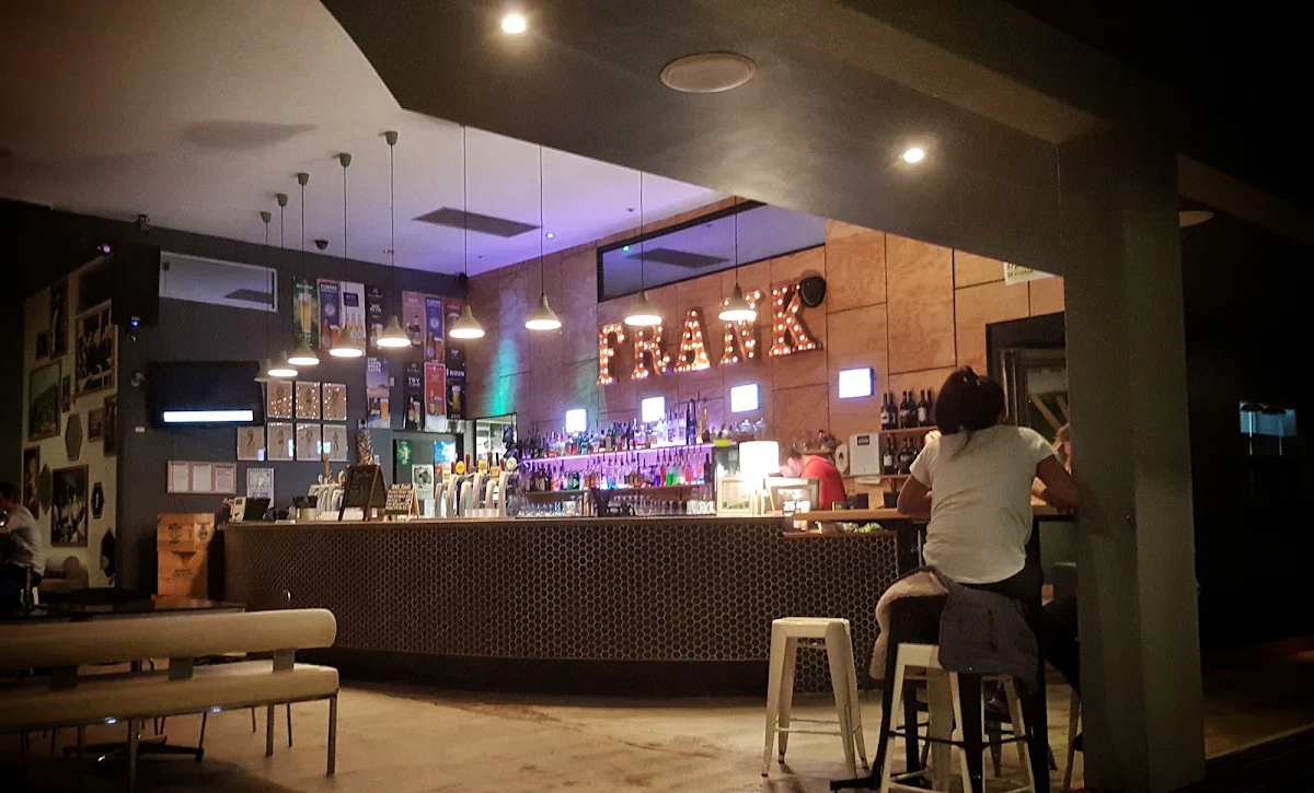 Vibe, Timeless Bar & Lounge