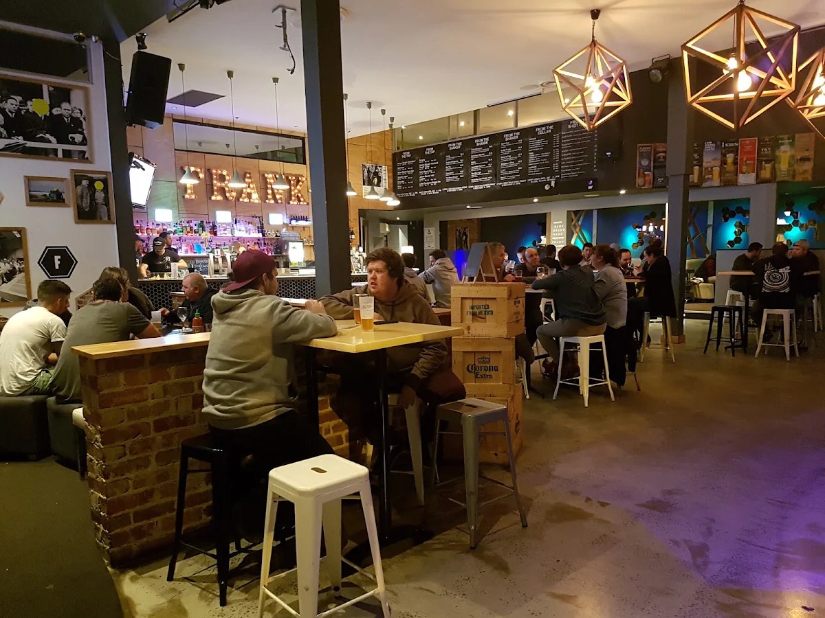 Vibe, Timeless Bar & Lounge