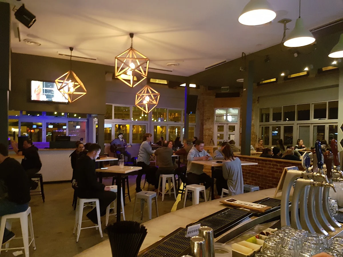 Vibe, Timeless Bar & Lounge