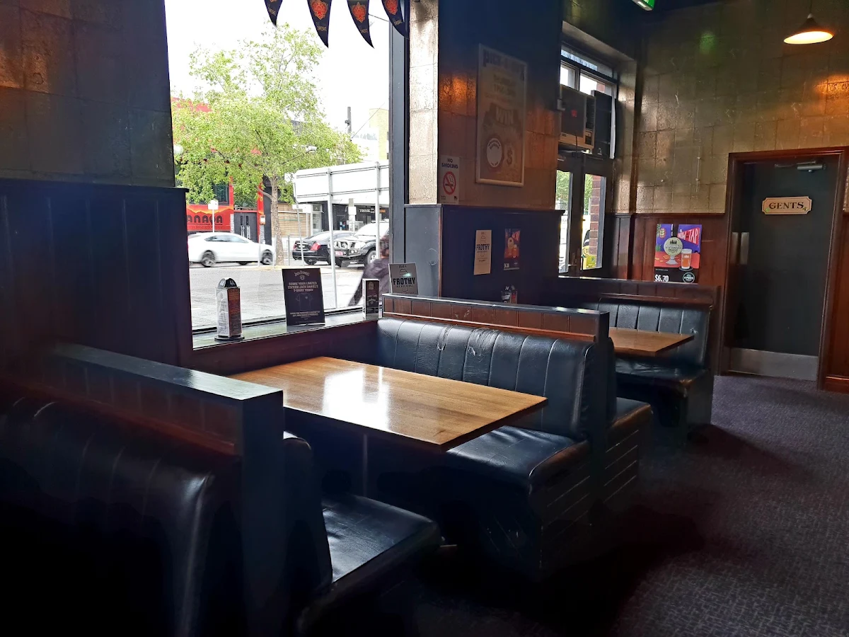 Vibe, Flanagan's Irish Bar