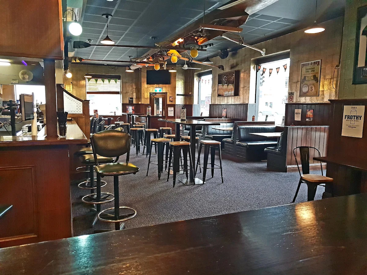 Vibe, Flanagan's Irish Bar