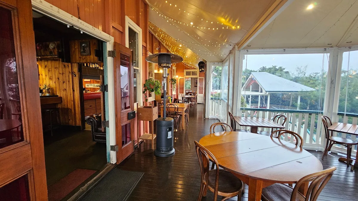 Vibe, Mapleton Public House