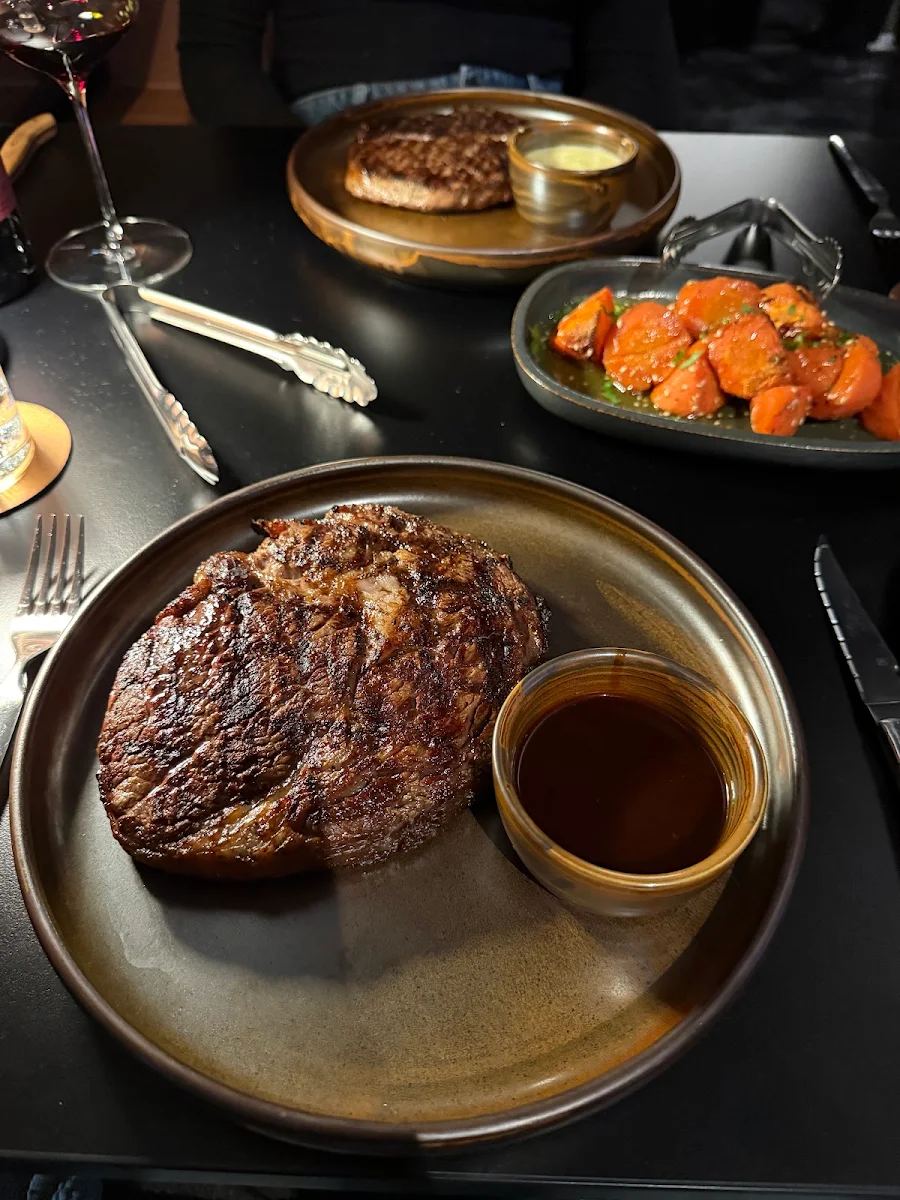 Food & drink, EMERGE STEAKHOUSE