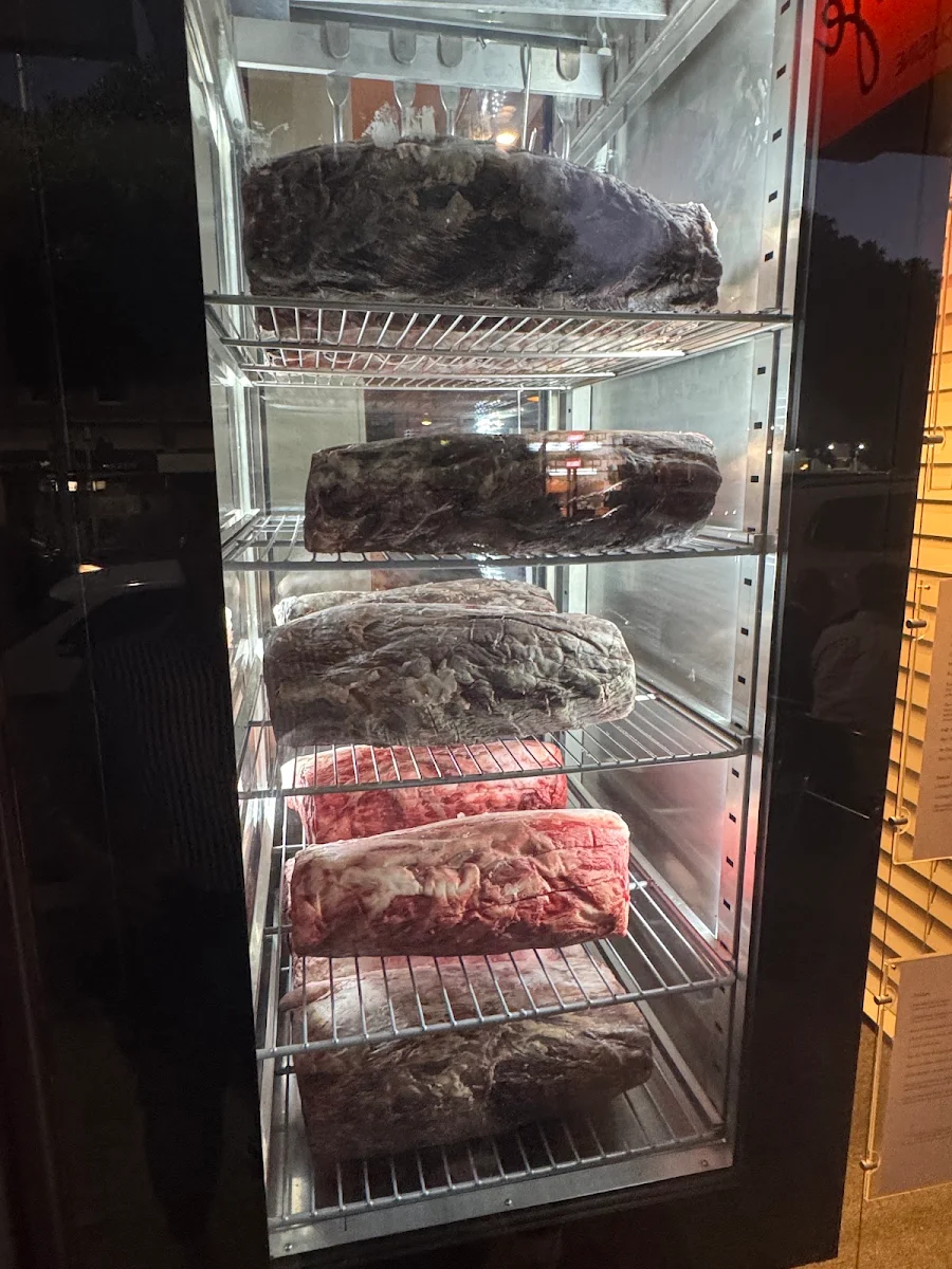 Vibe, EMERGE STEAKHOUSE