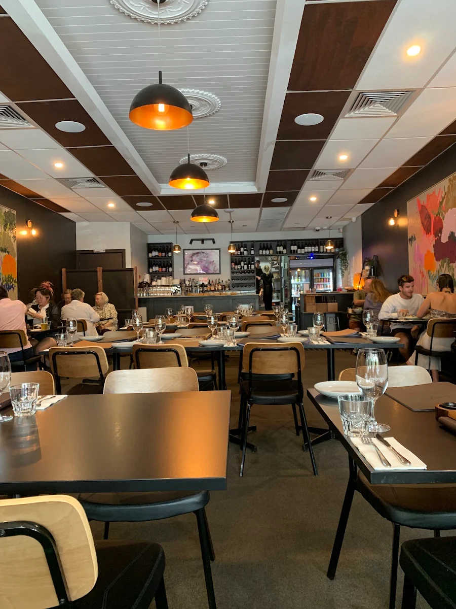 Vibe, EMERGE STEAKHOUSE