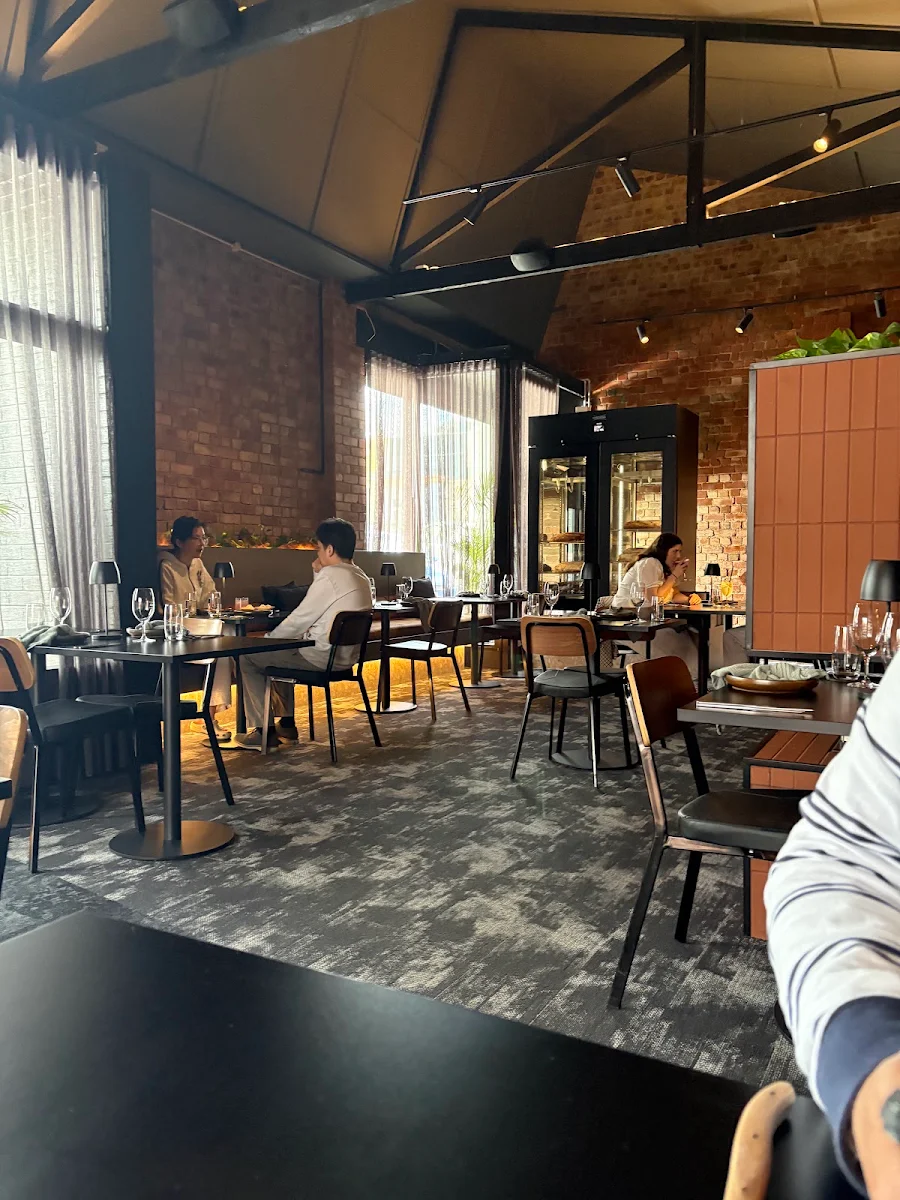 Vibe, EMERGE STEAKHOUSE