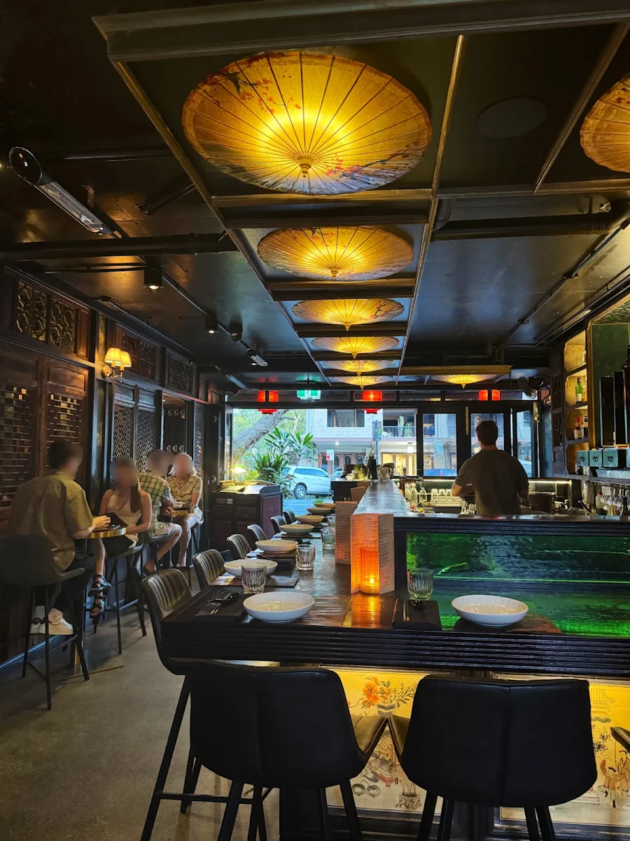 Vibe, Hutong Harry's