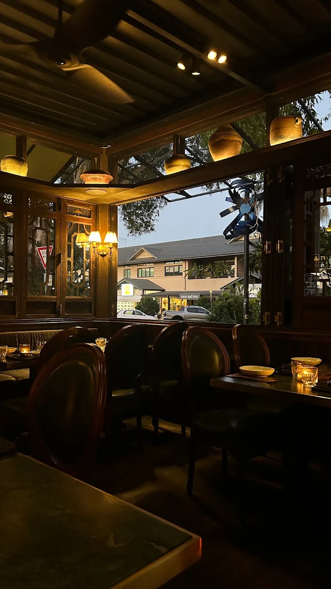 Vibe, Hutong Harry's