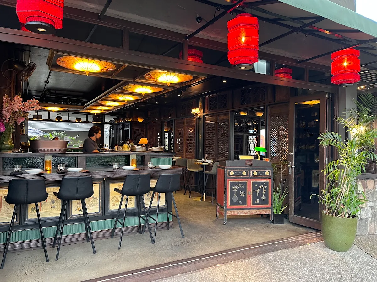 Vibe, Hutong Harry's