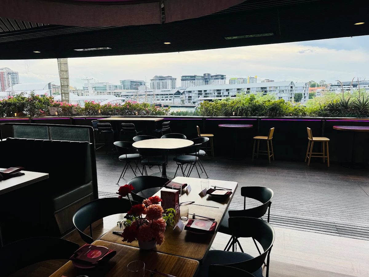 Vibe, Rekodo Restaurant & Vinyl Bar