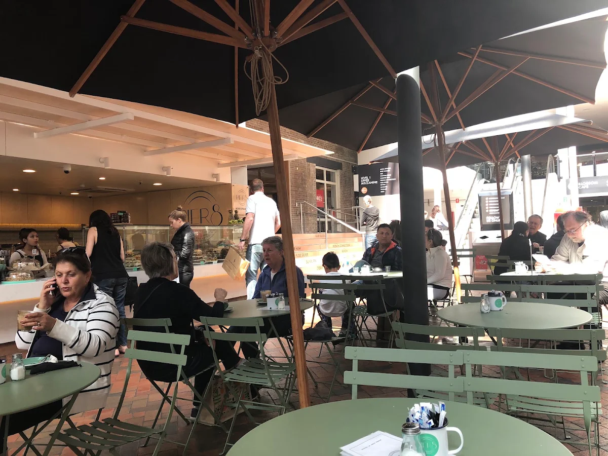 Vibe, Pier 8 Cafe