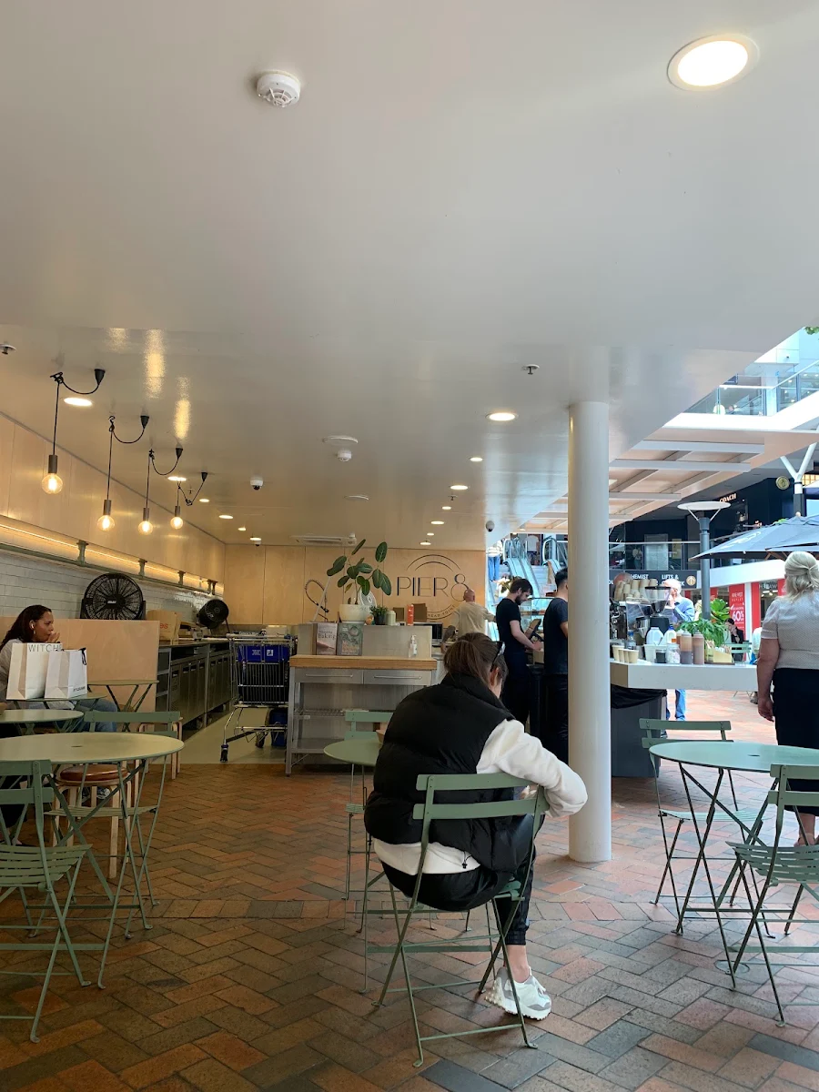 Vibe, Pier 8 Cafe