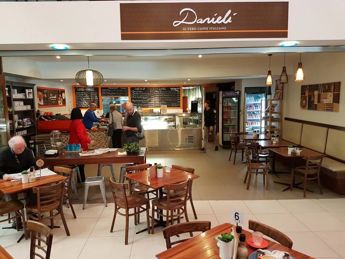 Vibe, Danieli Cafe