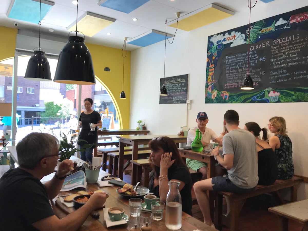 Vibe, Clover Cafe Annandale